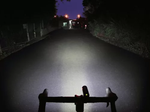 Ravemen CR1000 akkumulátoros első kerékpáros lámpa